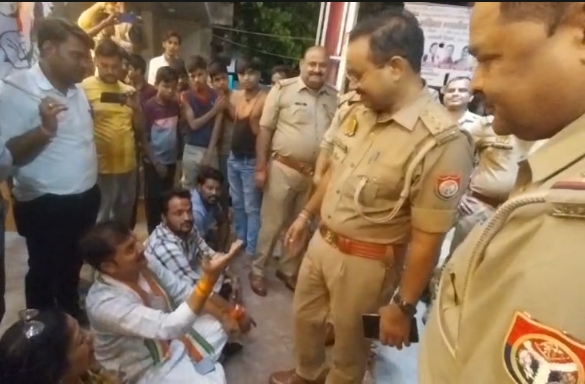 हाथरस में दिल्ली कूच से पहले कांग्रेस कार्यकर्ताओं को पुलिस ने रोका, सीमा पर नोकझोंक और नारेबाजी