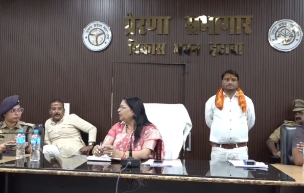 इटावा में राज्य महिला आयोग की जनसुनवाई, 90 वर्षीय बुजुर्ग महिला की फरियाद ने सभी को किया भावुक