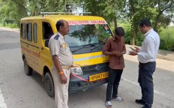 आजमगढ़ में स्कूल वाहनों पर सख्ती, जांच अभियान में 16 का चालान और 7 वाहन सीज