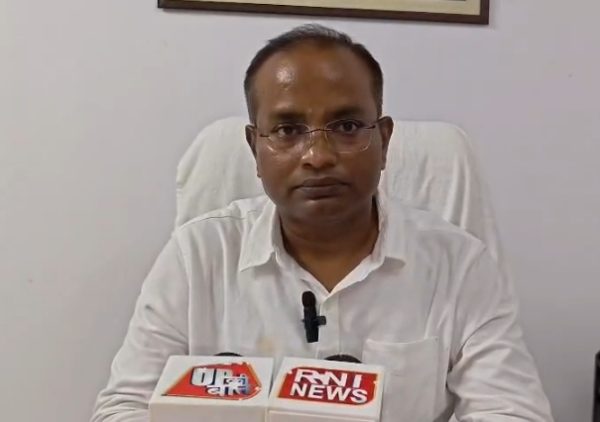 आजमगढ़ में उर्वरक और बीज प्रतिष्ठानों पर संयुक्त छापेमारी, 25 दुकानों की जांच में 5 को नोटिस