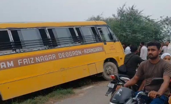 आजमगढ़ में स्कूल बस हादसा, बस पलटने से दूसरी कक्षा के छात्र की गई जान