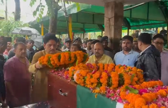 गाजियाबाद के वीर सपूत चंद्र मोहन सिंह को राजकीय सम्मान के साथ अंतिम विदाई, हिंडन घाट पर हुआ अंतिम संस्कार
