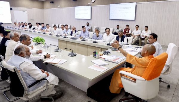 उत्तर प्रदेश में सड़क नेटवर्क को मिलेगी नई रफ्तार, केंद्र और राज्य ने राष्ट्रीय राजमार्ग परियोजनाओं की समीक्षा की