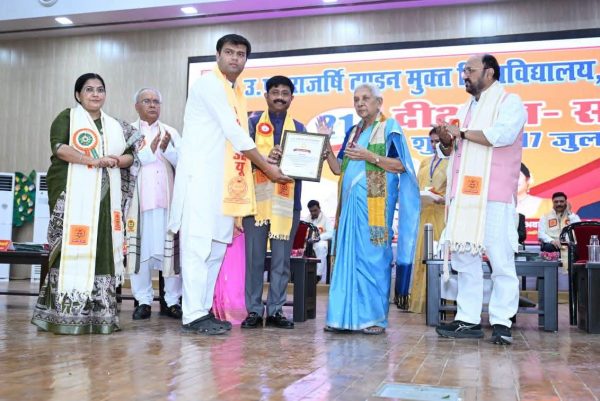 उत्तर प्रदेश राजर्षि टण्डन मुक्त विश्वविद्यालय का 21वां दीक्षांत समारोह सम्पन्न, राज्यपाल आनंदीबेन पटेल ने विद्यार्थियों को दिए सफलता के मंत्र