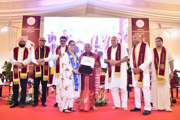 राज्यपाल आनंदीबेन पटेल ने मेरठ कृषि विश्वविद्यालय के 19वें दीक्षांत समारोह में 450 विद्यार्थियों को दी उपाधियां