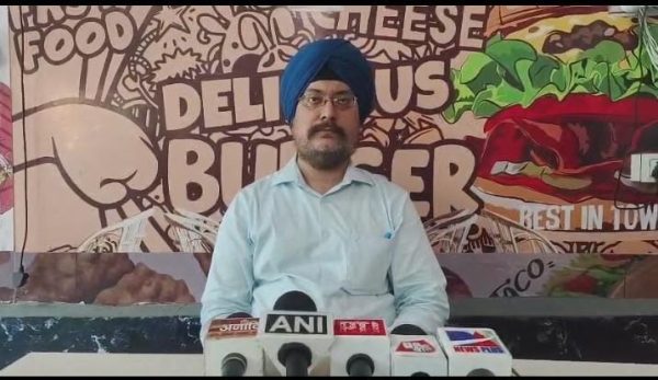 कानपुर देहात मेडिकल कॉलेज के प्राचार्य निलंबित, वायरल तस्वीर मामले में हुई कार्रवाई