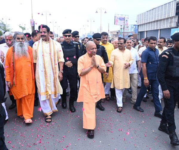 12 दिनों में दो बार गोरखपुर पहुंचे मुख्यमंत्री योगी, 1753 करोड़ रुपये की विकास परियोजनाओं की सौगात
