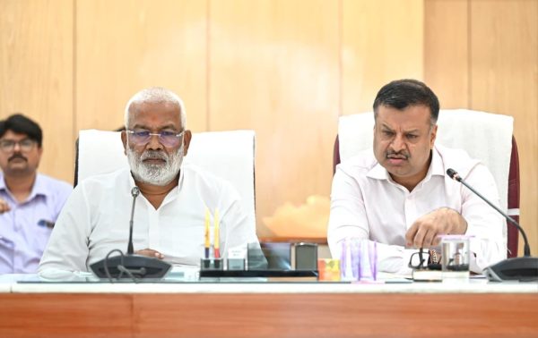 जलशक्ति मंत्री स्वतंत्र देव सिंह ने की सिंचाई परियोजनाओं की समीक्षा, लापरवाही पर कार्रवाई के निर्देश