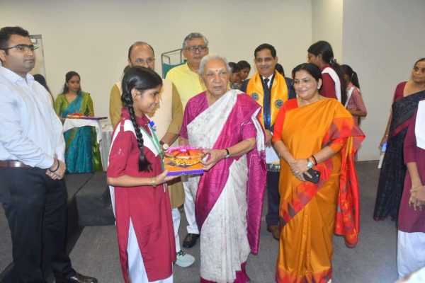 आनंदीबेन पटेल की पहल: वाराणसी और चंदौली में 600 बालिकाओं को लगी एचपीवी वैक्सीन, सर्वाइकल कैंसर से बचाव अभियान तेज