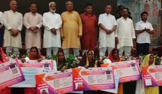 अखिलेश के ‘P से पंडित, P से पिछड़ा’ बयान पर संजय निषाद का पलटवार
