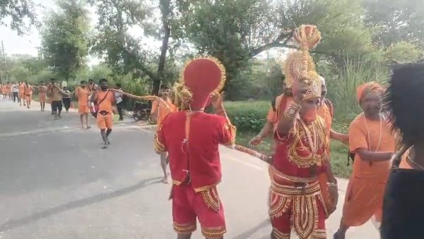 131 मीटर लंबी कांवड़ में सजे हनुमान, शिव और जामवंत, 40 शिवभक्तों ने निकाली भव्य कांवड़ यात्रा
