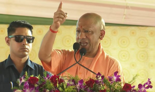 CM योगी ने 21 करोड़ के स्मृति सभागार का किया लोकार्पण, शहीदों के परिजनों को किया सम्मानित