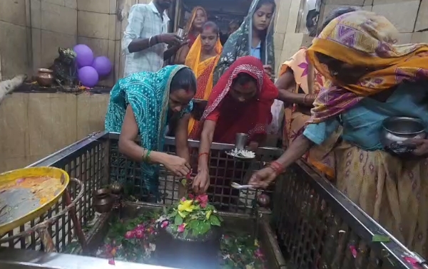 सावन के दूसरे सोमवार पर लिलौटीनाथ मंदिर में उमड़ा आस्था का सैलाब, हर-हर महादेव के जयघोष से गूंजा परिसर