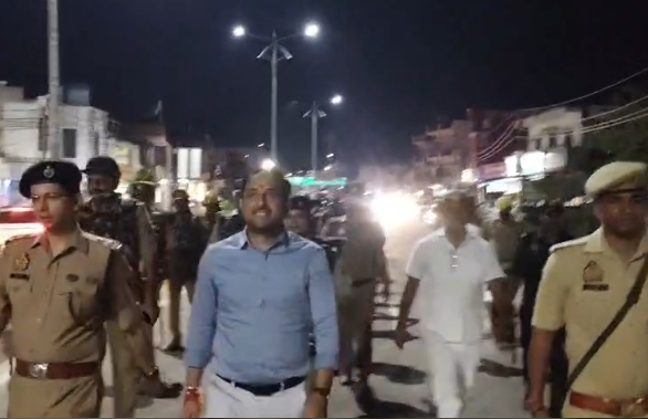 महराजगंज में बारावफात और रक्षाबंधन को लेकर फ्लैग मार्च, डीएम-एसपी ने संभाली कमान