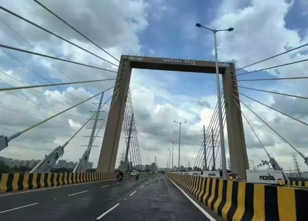 Noida Authority का बड़ा फैसला: पर्थला गोलचक्कर पर जाम होगा खत्म, सिग्नेचर ब्रिज के नीचे बनेगा 6 लेन अंडरपास