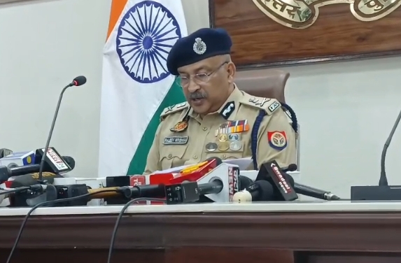 लखनऊ: DGP राजीव कृष्ण की प्रेस कॉन्फ्रेंस, शामली हत्याकांड में दो आरोपी मारे गए; गोगी गैंग कनेक्शन की जांच