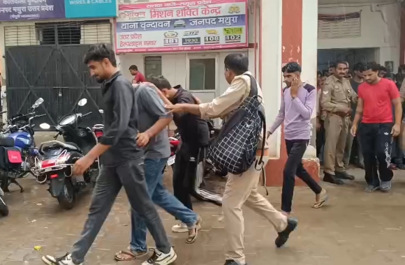 वृंदावन में अवैध होटल बुकिंग गिरोहों पर पुलिस का शिकंजा, दो दर्जन से अधिक लोग गिरफ्तार