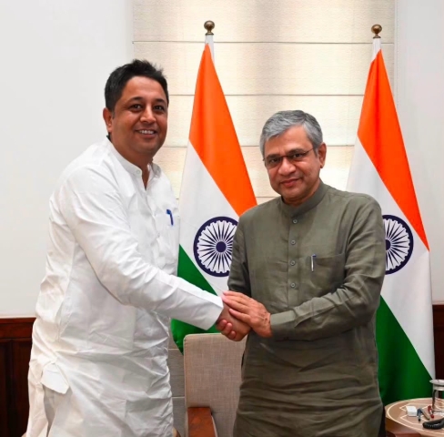 बिजनौर में रेल सुविधाओं के विस्तार की मांग, सांसद चंदन चौहान ने रेल मंत्री अश्विनी वैष्णव से की मुलाकात
