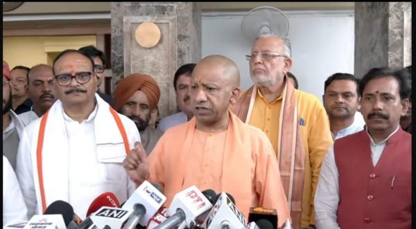 सीएम योगी का विपक्ष पर हमला, बोले- सपा का आचरण प्रदेश की जनता देख रही है