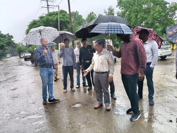 नोएडा में बारिश के बीच प्राधिकरण का निरीक्षण, सेक्टर 80-82 और 105-108 में नहीं मिला जलभराव