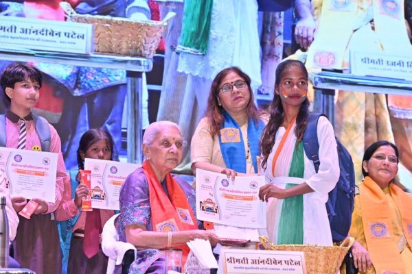 45वें दीक्षोत्सव में राज्यपाल आनंदीबेन पटेल ने प्रतिभाशाली विद्यार्थियों को किया सम्मानित