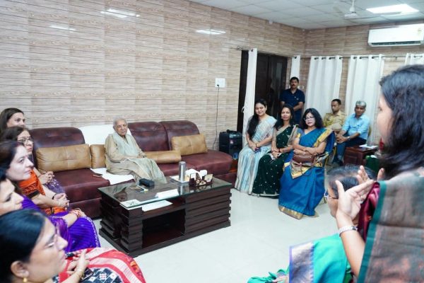 राज्यपाल आनंदीबेन पटेल ने दीनदयाल उपाध्याय गोरखपुर विश्वविद्यालय की महिला शिक्षिकाओं से किया प्रेरक संवाद