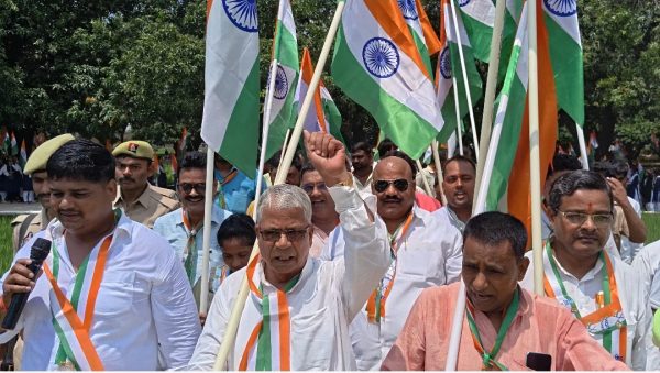 पनियरा में गूंजी भारत माता की जय, विधायक ज्ञानेंद्र सिंह के नेतृत्व में निकली भव्य तिरंगा यात्रा