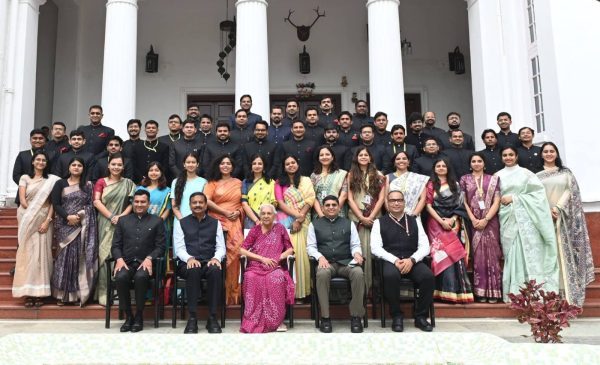 राज्यपाल आनंदीबेन पटेल से IRMS-Traffic के 51 प्रशिक्षु अधिकारियों ने की मुलाकात, प्रशासनिक अनुभवों पर हुआ संवाद