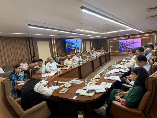नोएडा के उद्यमियों की समस्याओं पर CEO ने दिए त्वरित समाधान के निर्देश