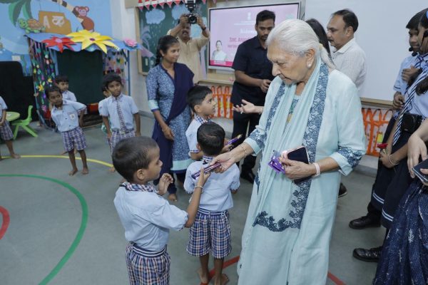 राज्यपाल आनंदीबेन पटेल ने सिलवासा के स्वामी विवेकानंद विद्यामंदिर का किया दौरा