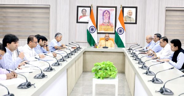 जापानी निवेश और पर्यटन को बढ़ावा देने पर सीएम योगी की बैठक