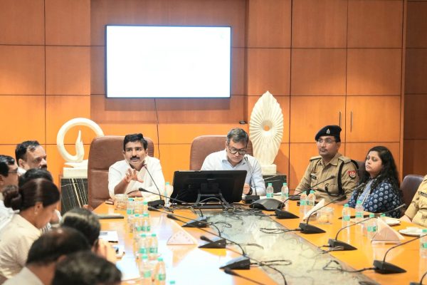 ग्रेटर नोएडा में यूपी इंटरनेशनल ट्रेड शो की तैयारियों की समीक्षा, अधिकारियों को दिए निर्देश