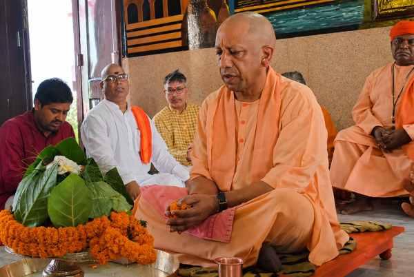 श्रावण सोमवार पर CM योगी ने किया रुद्राभिषेक, प्रदेशवासियों के सुख-समृद्धि की कामना
