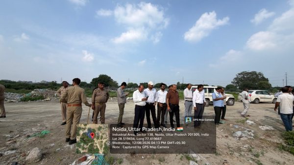 सेक्टर-78 में अनधिकृत दुकानों पर नोएडा प्राधिकरण की कार्रवाई, 3 दुकानें सील