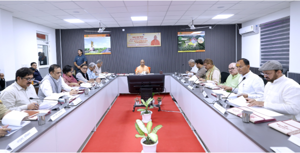 CM Yogi के निर्देश: 3 साल में 84 कोस परिक्रमा पूरी, ब्रज की 200 धरोहरें होंगी संरक्षित