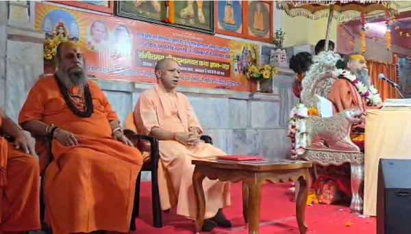 गोरखपुर में श्रीमद्भागवत कथा ज्ञानयज्ञ का शुभारंभ, सीएम योगी बोले- सोशल मीडिया के दौर में ‘अर्धसत्य’ नई चुनौती