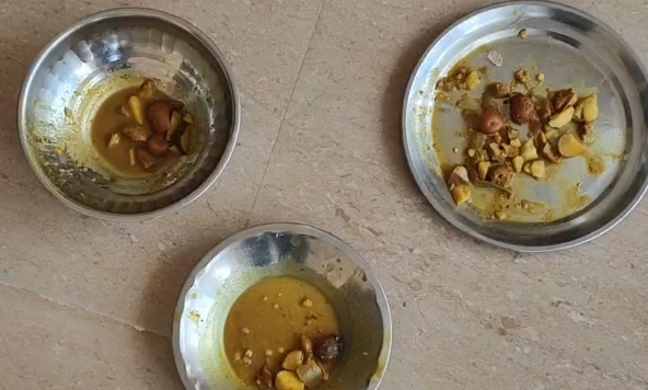 कुशीनगर के स्कूल में एमडीएम की सब्जी में कीड़े मिलने का आरोप, बच्चों ने खाना खाने से किया इनकार