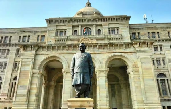 यूपी में 34 IAS अधिकारियों के तबादले, उमेश प्रताप सिंह बने बिजनौर के नए जिलाधिकारी