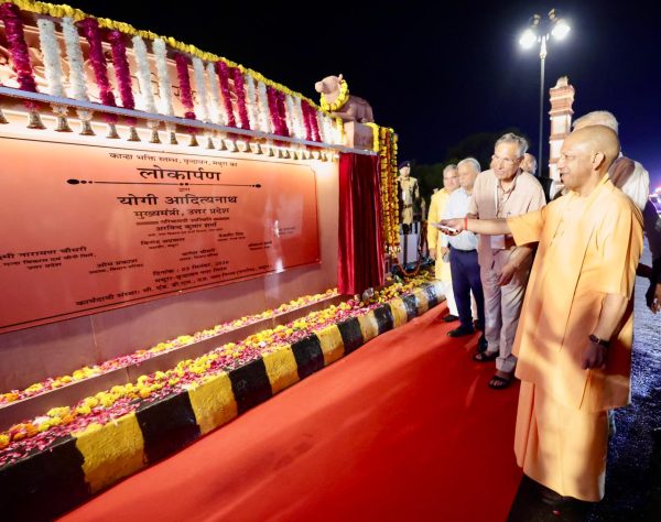 CM Yogi ने किया ‘कान्हा भक्ति स्तंभ मार्ग’ का लोकार्पण, 23.96 करोड़ की लागत