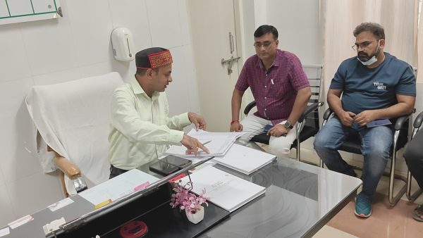 कन्नौज के सौ शैया अस्पताल में एसडीएम का निरीक्षण, व्यवस्थाओं में मिली कई खामियां