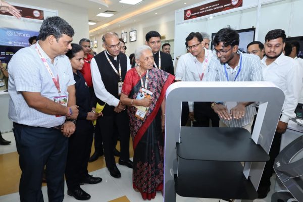 कानपुर में AI मंथन 2.0: राज्यपाल आनंदीबेन पटेल ने AI स्टार्टअप्स के नवाचारों का किया अवलोकन