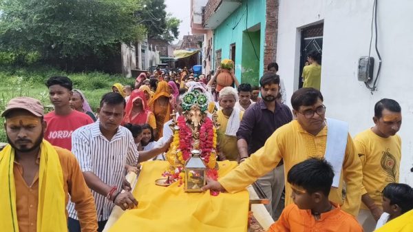 मैनपुरी के गुलाब बाग में धूमधाम से मनाई गई गणेश चतुर्थी, सैकड़ों श्रद्धालुओं ने की पूजा-अर्चना