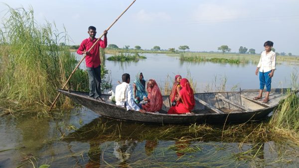 घाघरा नदी का बढ़ा जलस्तर, आजमगढ़ के छह गांवों पर बाढ़ का असर; ग्रामीणों की बढ़ी मुश्किलें