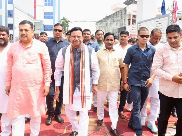 महराजगंज में ‘मेरे सपनों का भारत’ प्रतियोगिता, बच्चों ने प्रस्तुत किए विकसित भारत के सपने
