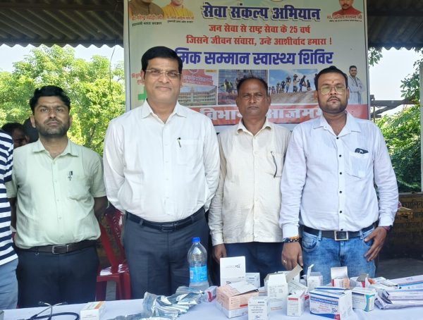 आजमगढ़ में श्रमिक सम्मान स्वास्थ्य शिविर, 500 से अधिक श्रमिकों का स्वास्थ्य परीक्षण