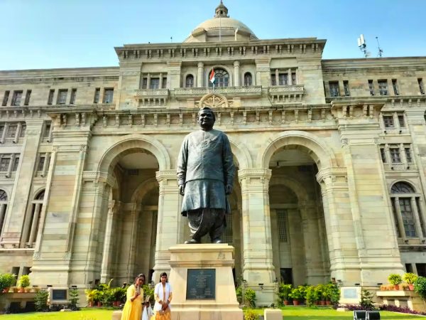 यूपी में 10 वरिष्ठ IAS अधिकारियों के विभाग बदले, कई अहम जिम्मेदारियों में फेरबदल
