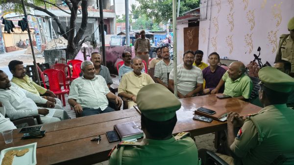 व्यापार मंडल की पुलिस चौकी पर बैठक, व्यापारियों की समस्याओं और सुरक्षा व्यवस्था पर हुई चर्चा
