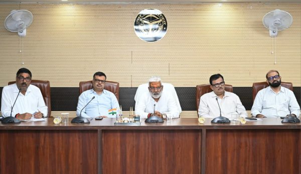 जलशक्ति मंत्री ने पूर्वांचल के बांधों एवं जलाशयों की समीक्षा की, किसानों को पर्याप्त सिंचाई जल उपलब्ध कराने के दिए निर्देश
