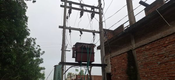 श्रावस्ती में दो दिन से बिजली गुल, बारिश के बीच हजारों लोग परेशान