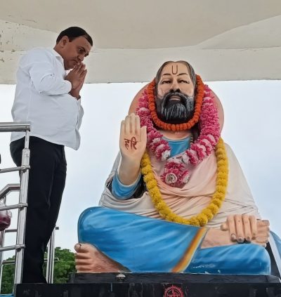 वाराणसी में चर्मकार बंधुओं का सम्मान, विश्वकर्मा योजना के तहत बांटी गई टूलकिट